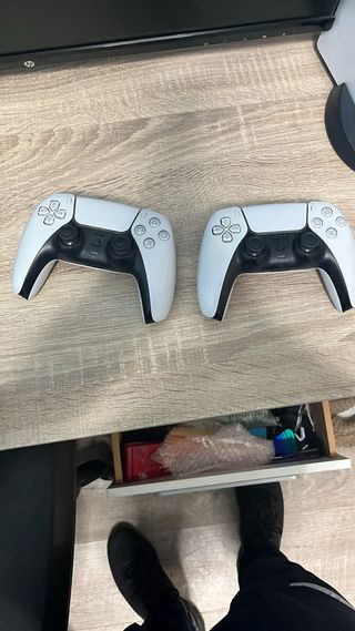 Consola PS5 Disco + Soporte + Cascos + 2 Mandos