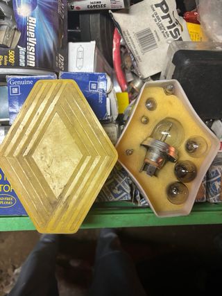 Caja bombillas Renault Mazda