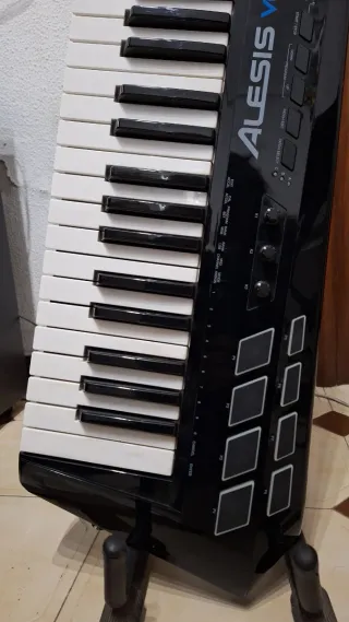 Alesis Vortex Wireless Keytar