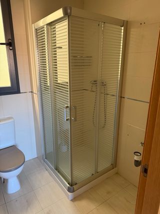 Mampara de ducha cristal y metal y plato de ducha