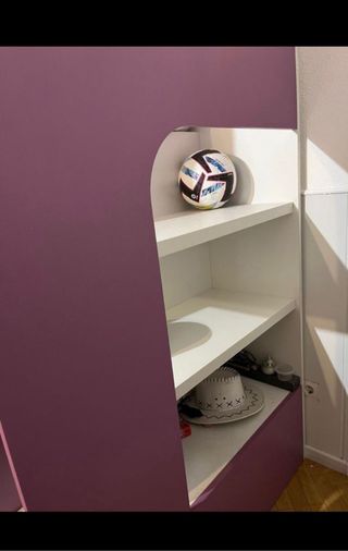 Estructura de cama alta con escalera