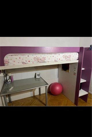 Estructura de cama alta con escalera