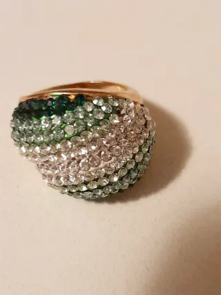 Anello con brillantini verdi e argento