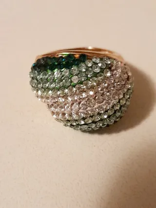 Anello con brillantini verdi e argento