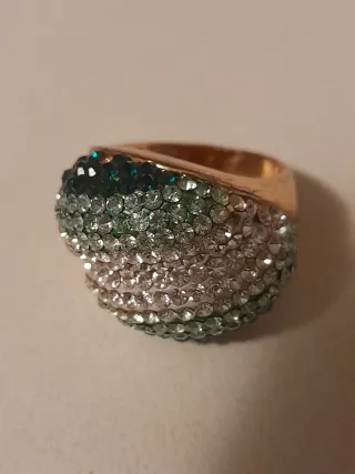 Anello con brillantini verdi e argento