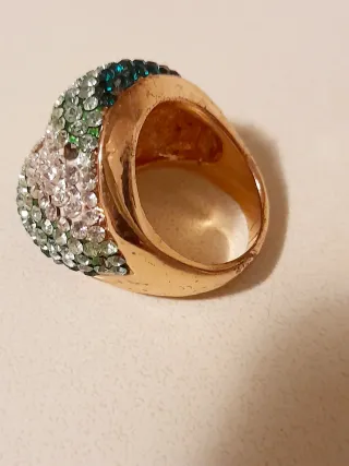 Anello con brillantini verdi e argento