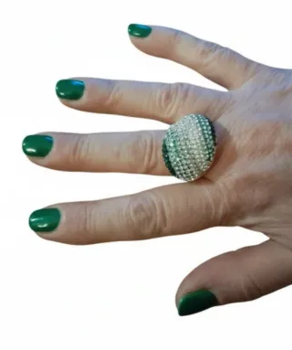 Anello con brillantini verdi e argento