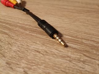 Adaptador Audio/Vídeo 3.5mm a 3x RCA