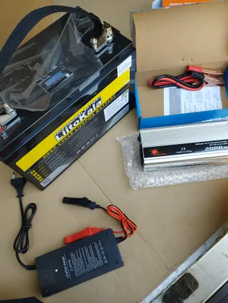 Batería LiitoKala LifePO4 12V 100a inversor cargad