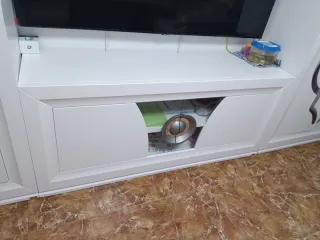 Mueble de madera con cristal como nuevo costó 1350