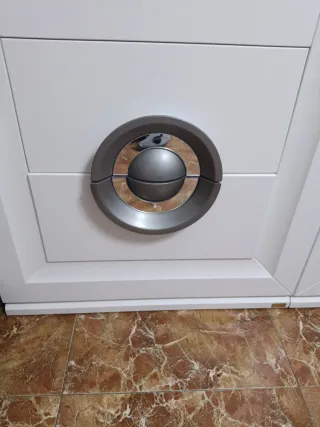 Mueble de madera con cristal como nuevo costó 1350