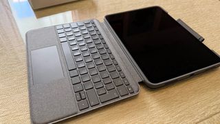 iPad Air M2 128GB + Apple Pencil Pro + LOGI FOLIO