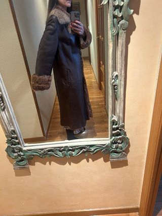 Abrigo piel cordero marrón con pelo