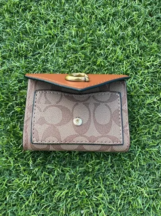 Carteira Coach Nova Castanha e Dourada