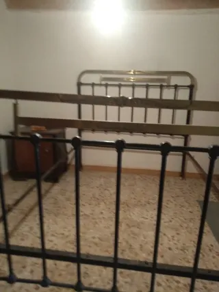 Cama 135x180 Negra/Dorado y Cama 90x180 Plateada