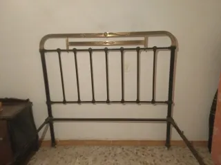 Cama 135x180 Negra/Dorado y Cama 90x180 Plateada