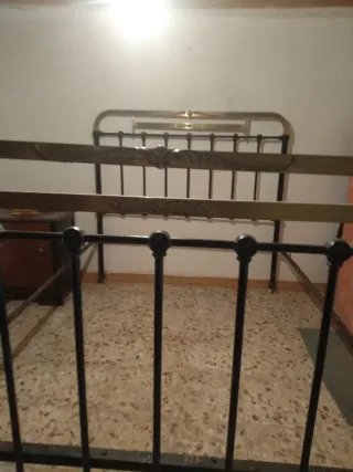 Cama 135x180 Negra/Dorado y Cama 90x180 Plateada