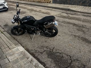 Triumph Street Triple 675 108 cv