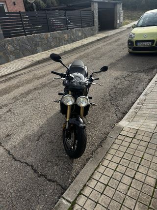 Triumph Street Triple 675 108 cv