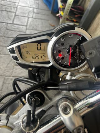 Triumph Street Triple 675 108 cv