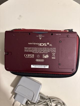 Nintendo dsi XL Roja + Funda y Cargador