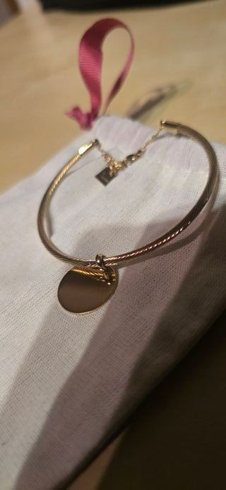 Pulsera dorada Zag con colgante