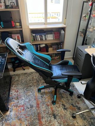 Silla gaming negra y azul