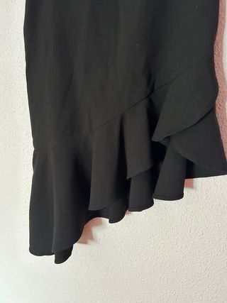 Falda negra Stradivarius volantes talla s fiesta