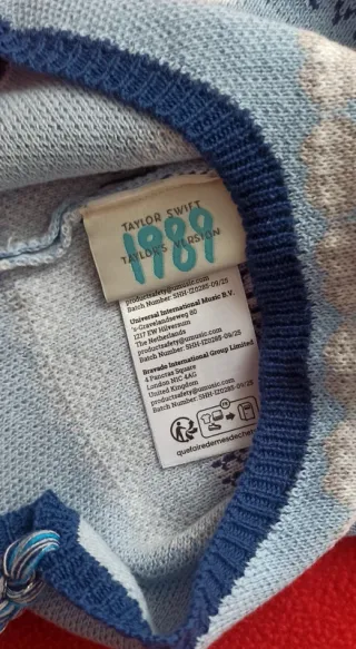 Gorro infantil tejido con pompón y trenzas