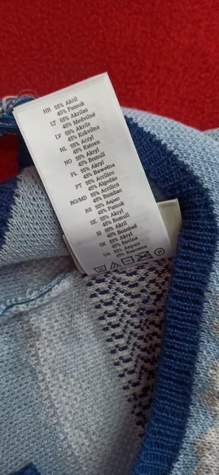 Gorro infantil tejido con pompón y trenzas