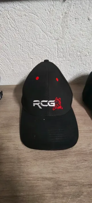 Gorra RCG con logo de pez