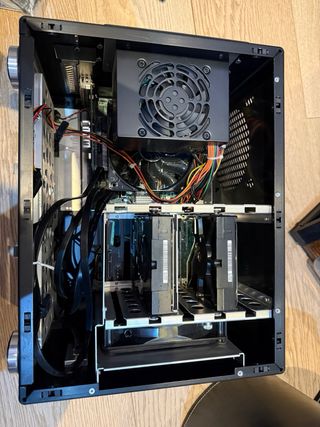 Caja Lian Li PC-Q25 with Xeon Haswell E3