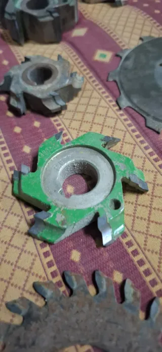 Juego de fresas y discos. De una máquina de cantea