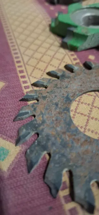 Juego de fresas y discos. De una máquina de cantea