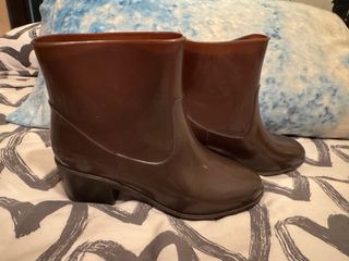 Botas de agua marrones