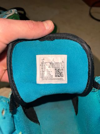Jordan 1 Mid Verde y Azul