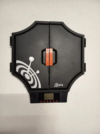 Diana de dardos con puertas abatibles