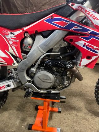 Honda CRF 450 se cambia por 2t