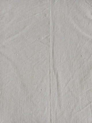 Lino rústico con iniciales bordadas