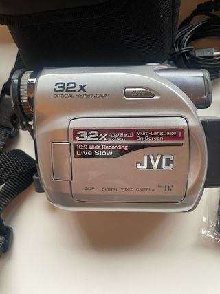 Videocámara JVC GR-D370AG con accesorios