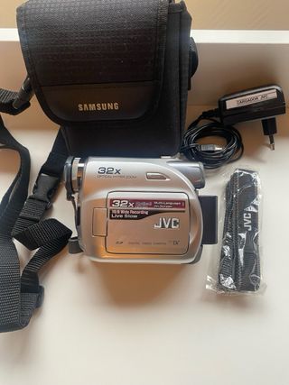 Videocámara JVC GR-D370AG con accesorios