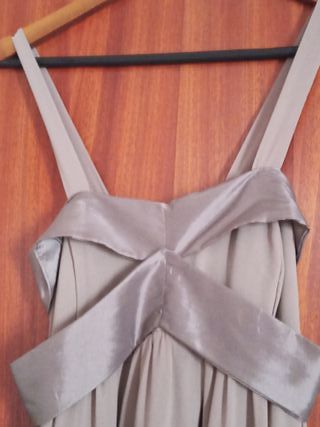 Vestido de fiesta gris