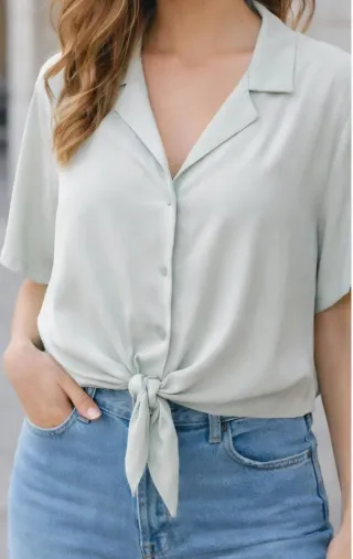 Camisa curta verde com nó