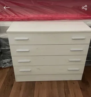 Camas , armarios, mesitas, sofás