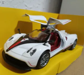 Coche deportivo juguete 1:38