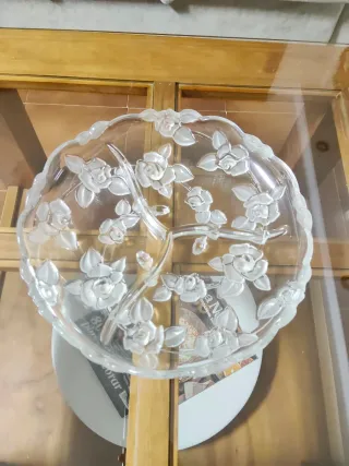 Bandeja de cristal con rosas