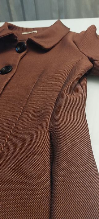 Abrigo clásico y original color caldera