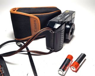 Canon AF35M II con su objetivo f=38mm/1:2,8