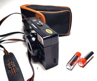 Canon AF35M II con su objetivo f=38mm/1:2,8