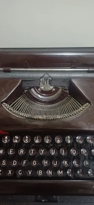 Máquina de escribir Olympia Plana Vintage